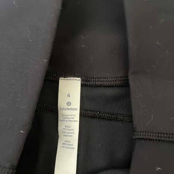 Lulu Capri Leggings Size 4 - Picture 3 of 3